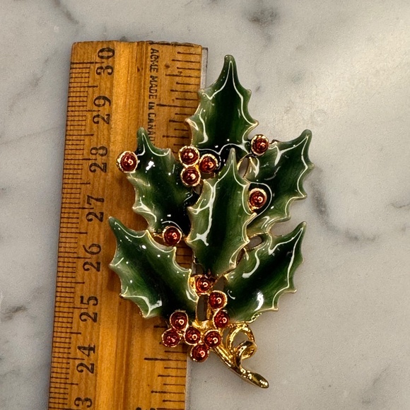 8 Christmas Themed Vintage Gold Tone Enamel and Rhinestone Brooches. - Picture 11 of 11